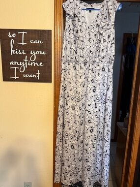 Banana Republic White and Black Floral Maxi Skirt